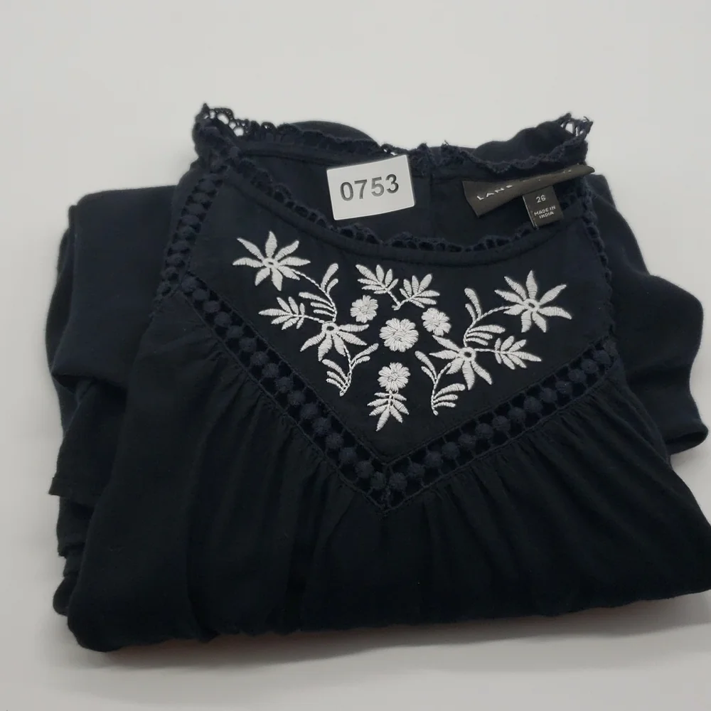 Lane Bryant Women US 26 Black White Top Long Sleeve Viscose Embroidered Eyelet - Picture 7 of 7